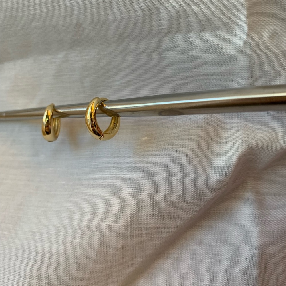 [🍍2 for $22] Simple Mini Gold Hoops - Picture 7 of 7